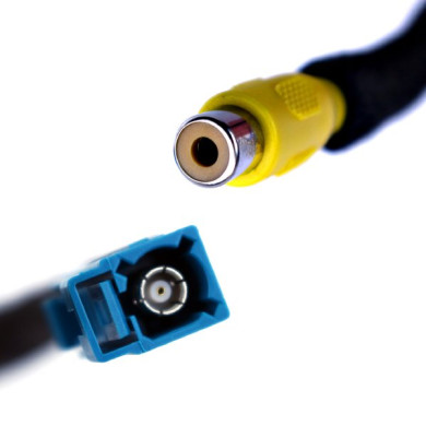 Adapter för anslutning av backkamera Fakra RCA