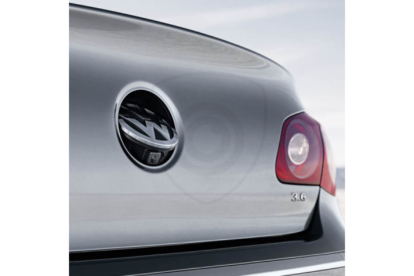 Backkamera i VW-logotypen – utfällbar kamera för Volkswagen